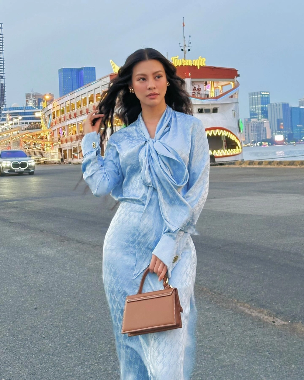 Ái Phương ca sĩ nổi bật với trót yêu Lỗi ở yêu thương và The Ai Phuong Show