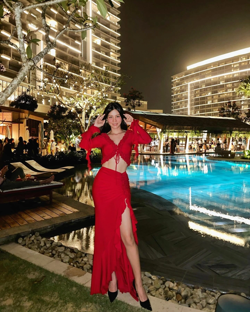 Hát theo lời bài hát Ái Phương xin chào Việt Nam ca ngợi vẻ đẹp quê hương