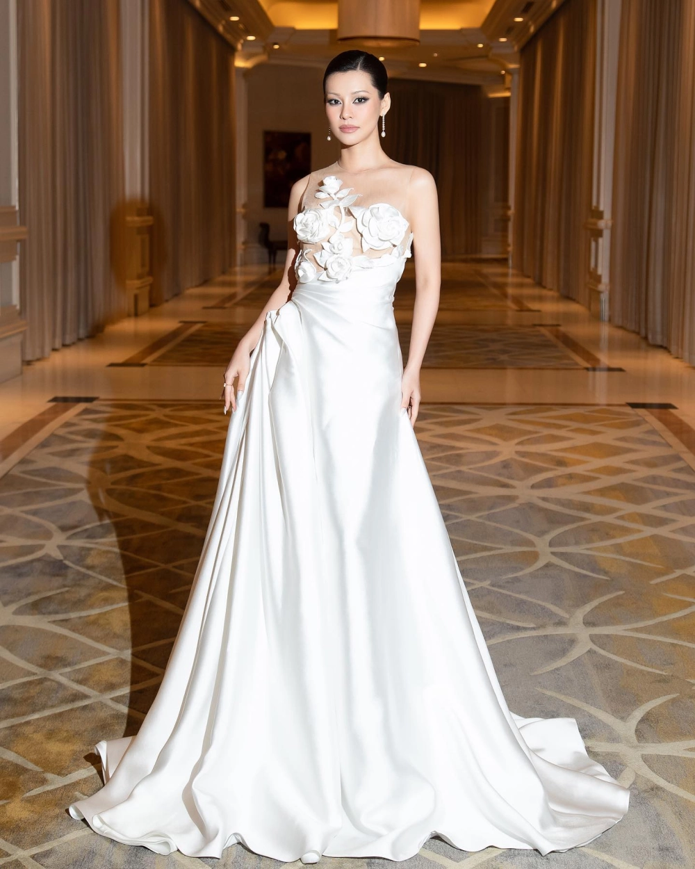 Hello Vietnam Ái Phương ca khúc tiếng Anh ca ngợi vẻ đẹp Việt Nam