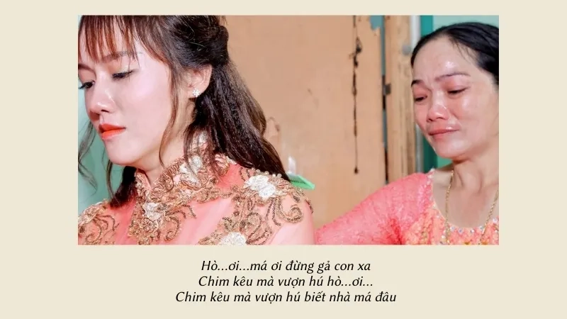  Hò…ơi…má ơi đừng gả con xa Chim kêu mà vượn hú hò…ơi…