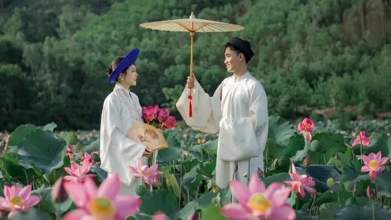  Đưa chân sa xuống ruộng đầm Đắng cay chịu vậy trót nhầm thì thôi