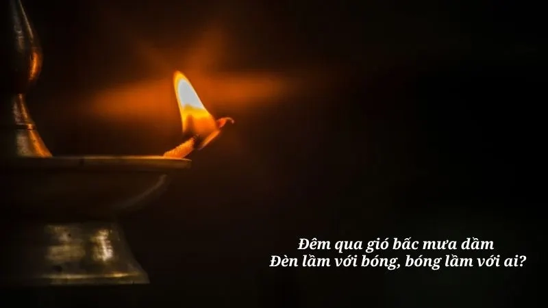 Đêm qua gió bấc mưa dầm Đèn lầm với bóng, bóng lầm với ai?