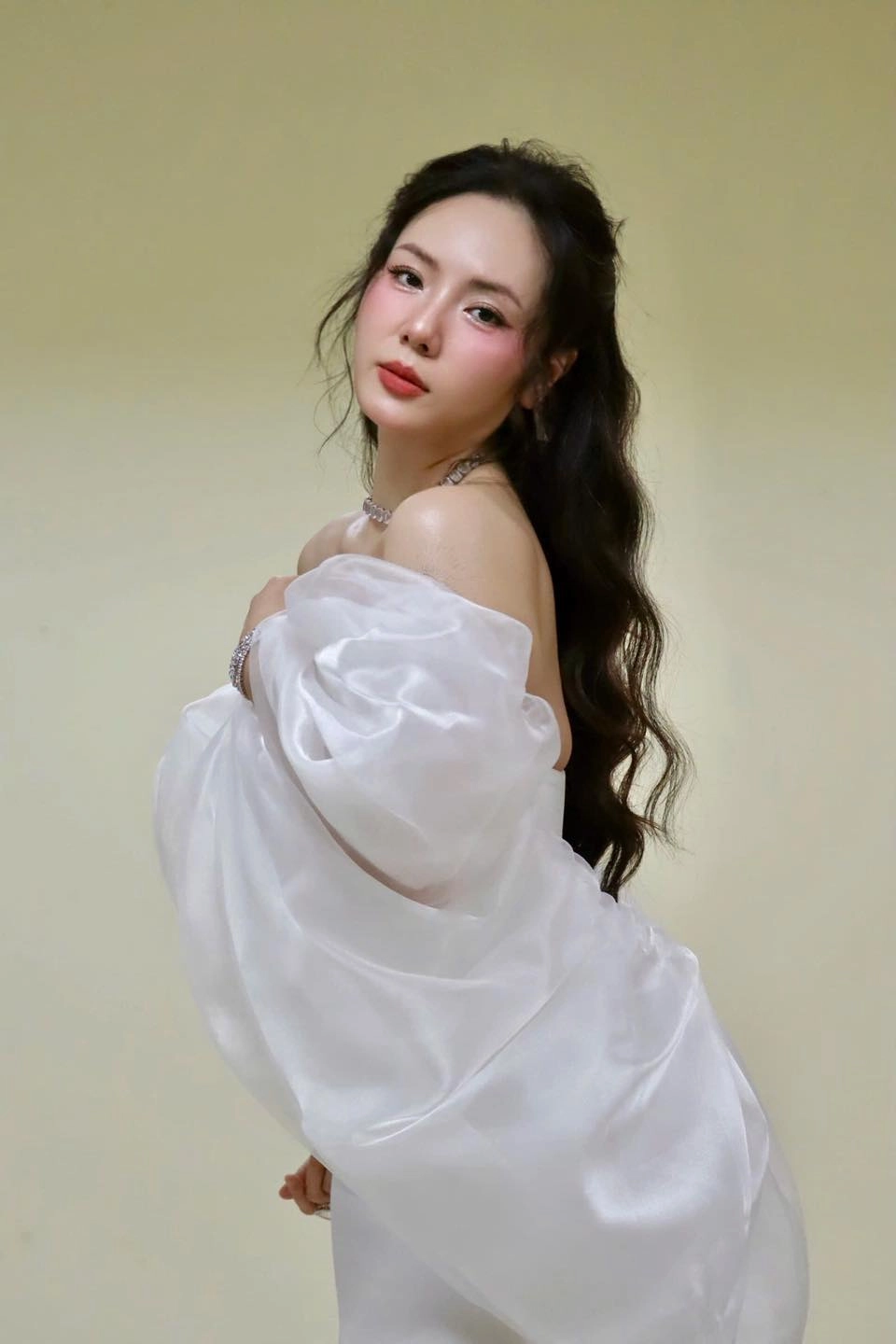 Hinh gai xinh cute nét vẽ mềm mại đáng yêu 