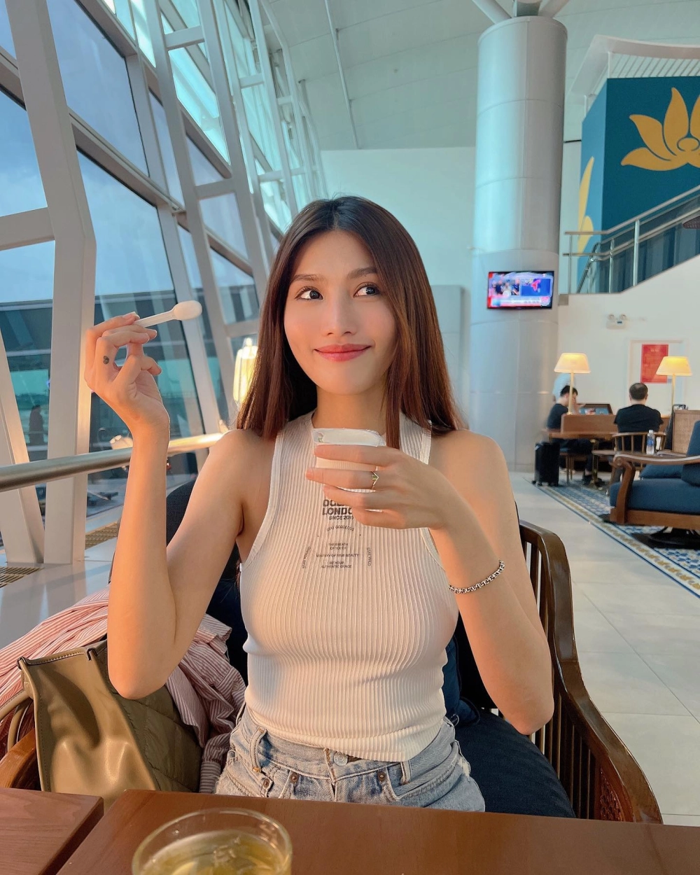 Chế Nguyễn Quỳnh Châu Instagram hơn 360k follow phong cách thời trang 