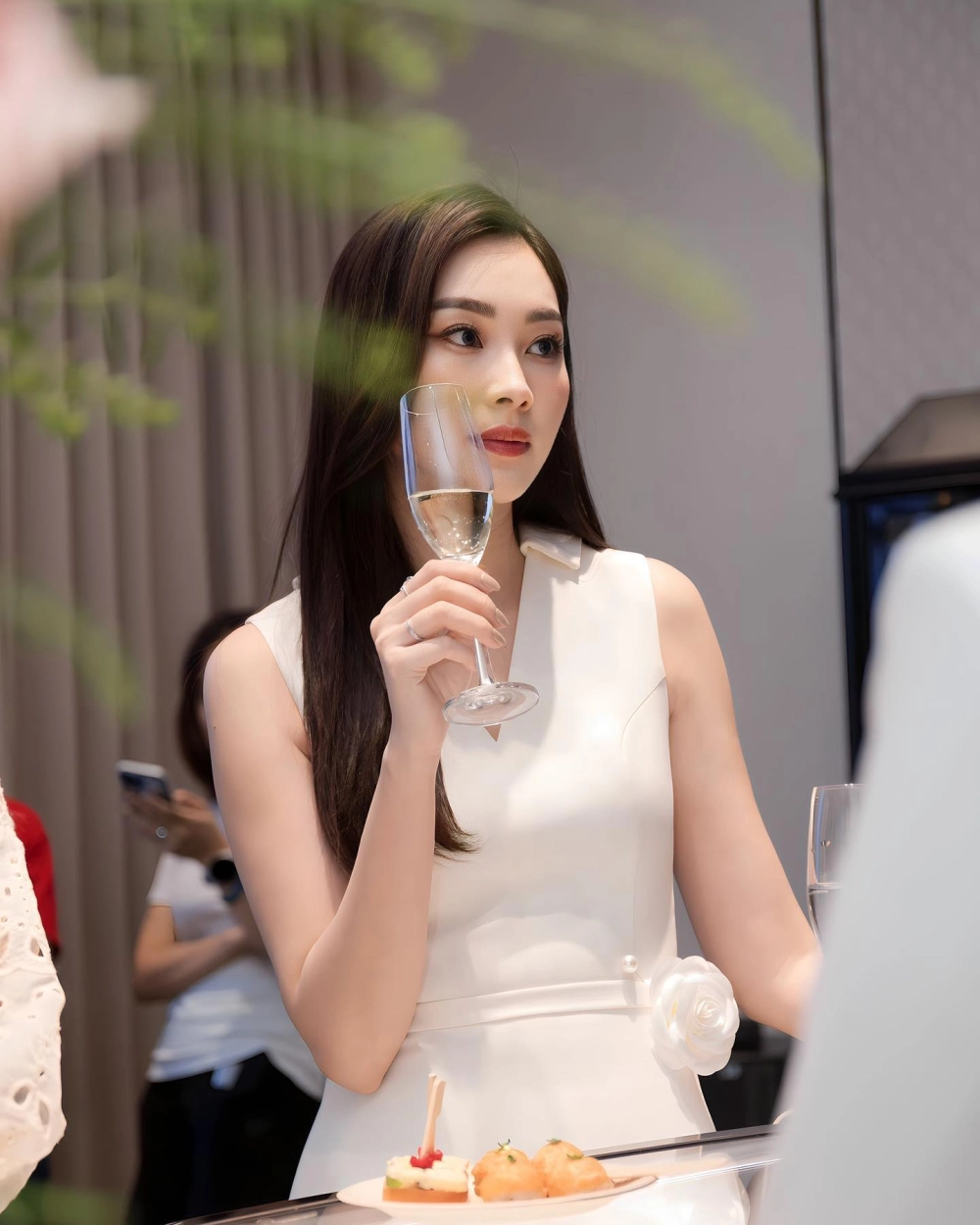 Gái xinh Vietnam đôi mắt to tròn như con lai 