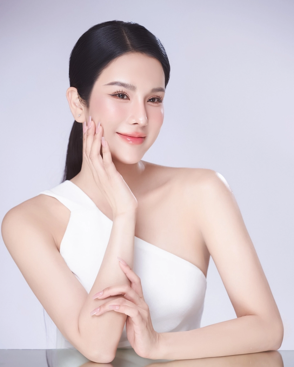 Biểu cảm đỉnh cao từ livestream Diệp Lâm Anh khiến fan thích thú