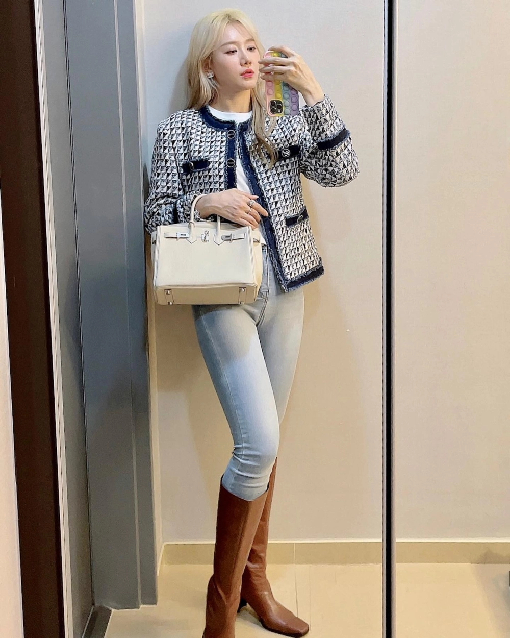 Nghe nhạc của Hari Won, chạm đến cảm xúc của thế hệ trẻ