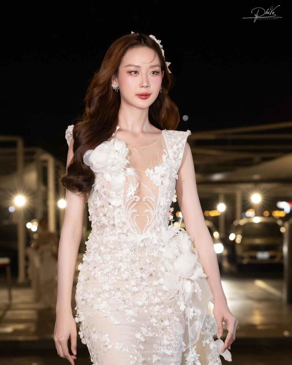 Cô gái xinh đẹp Việt Nam làn da trắng như tuyết 