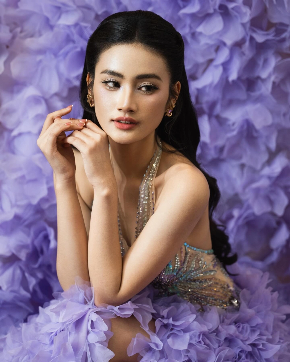 Hình nền gái đẹp ngầu cho điện thoại phong cách cool 