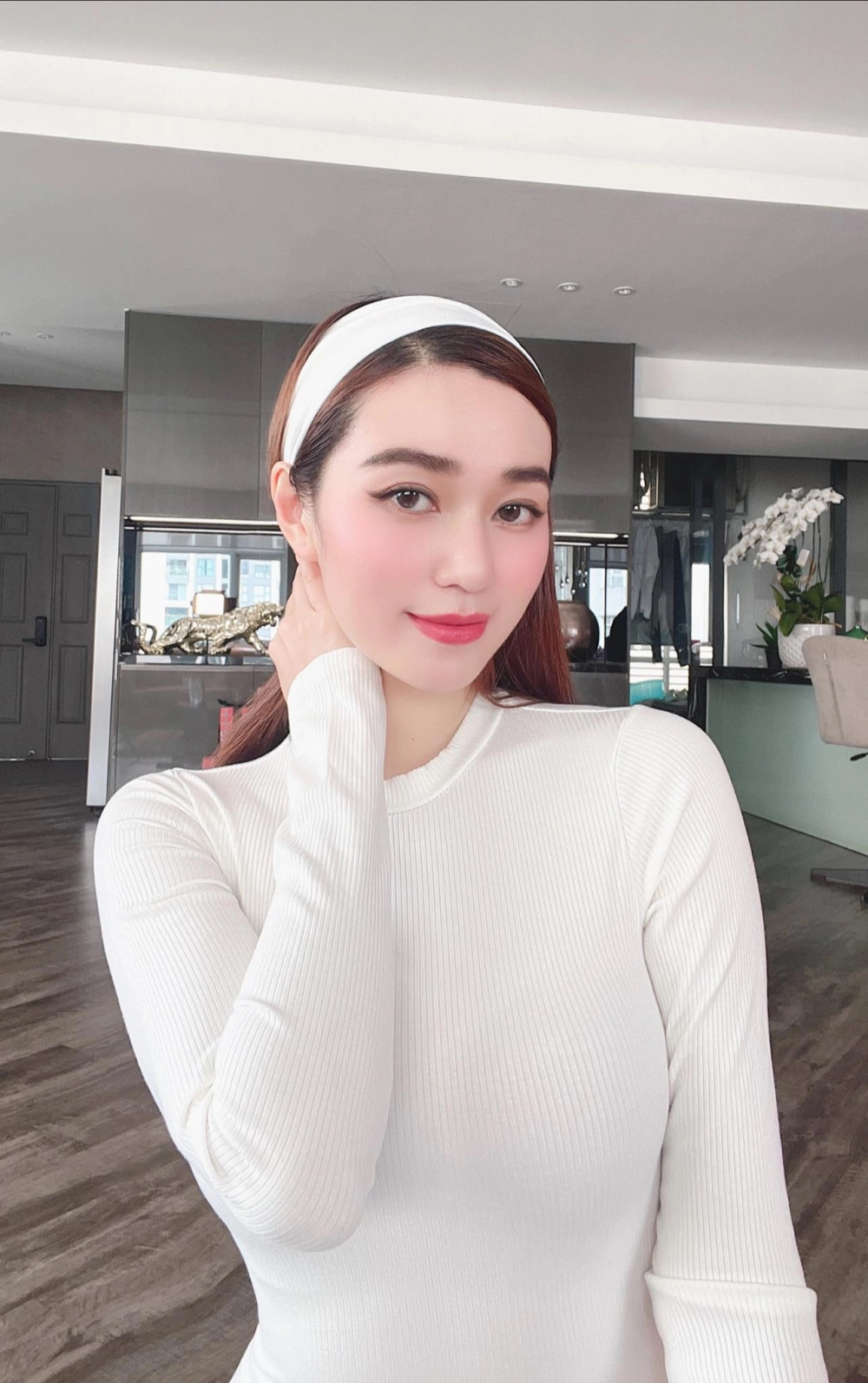 Khánh My mỹ nhân Sài Thành với nhan sắc và phong cách thời thượng 
