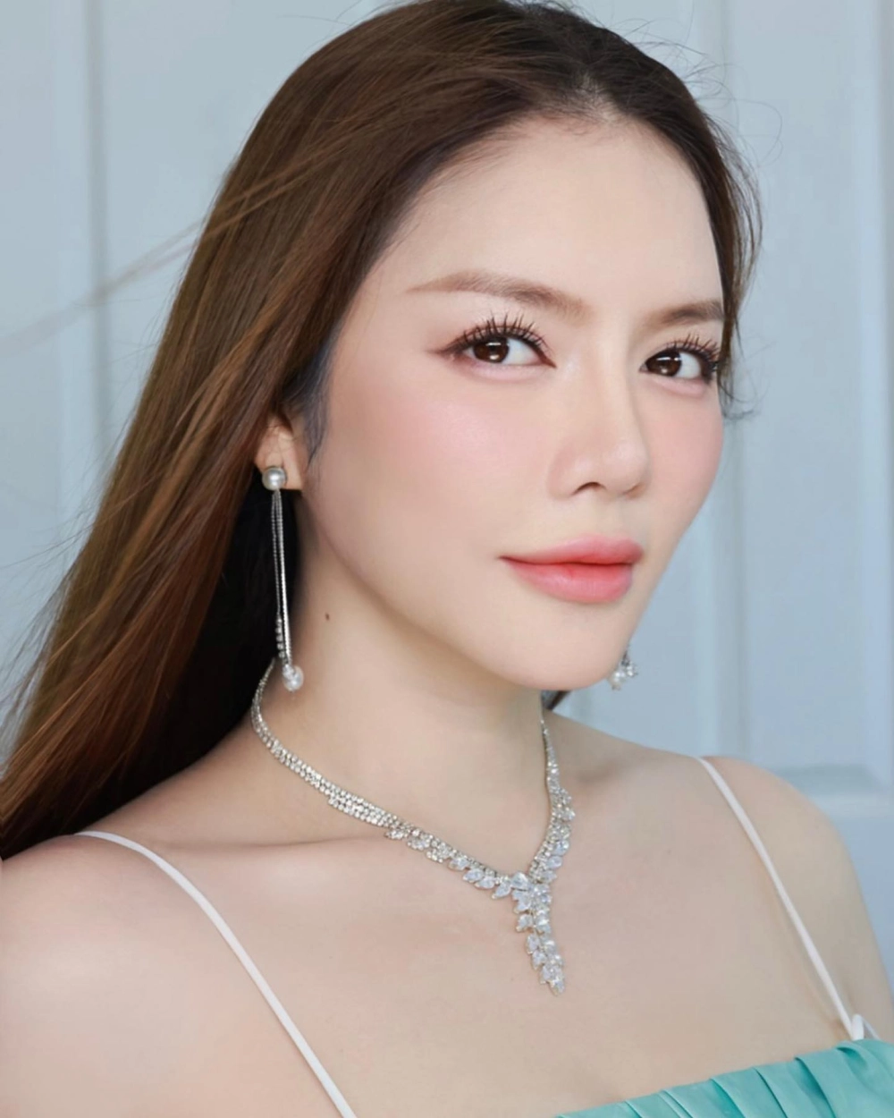 Nhan sắc Lý Nhã Kỳ thời trẻ khiến dân mạng trầm trồ
