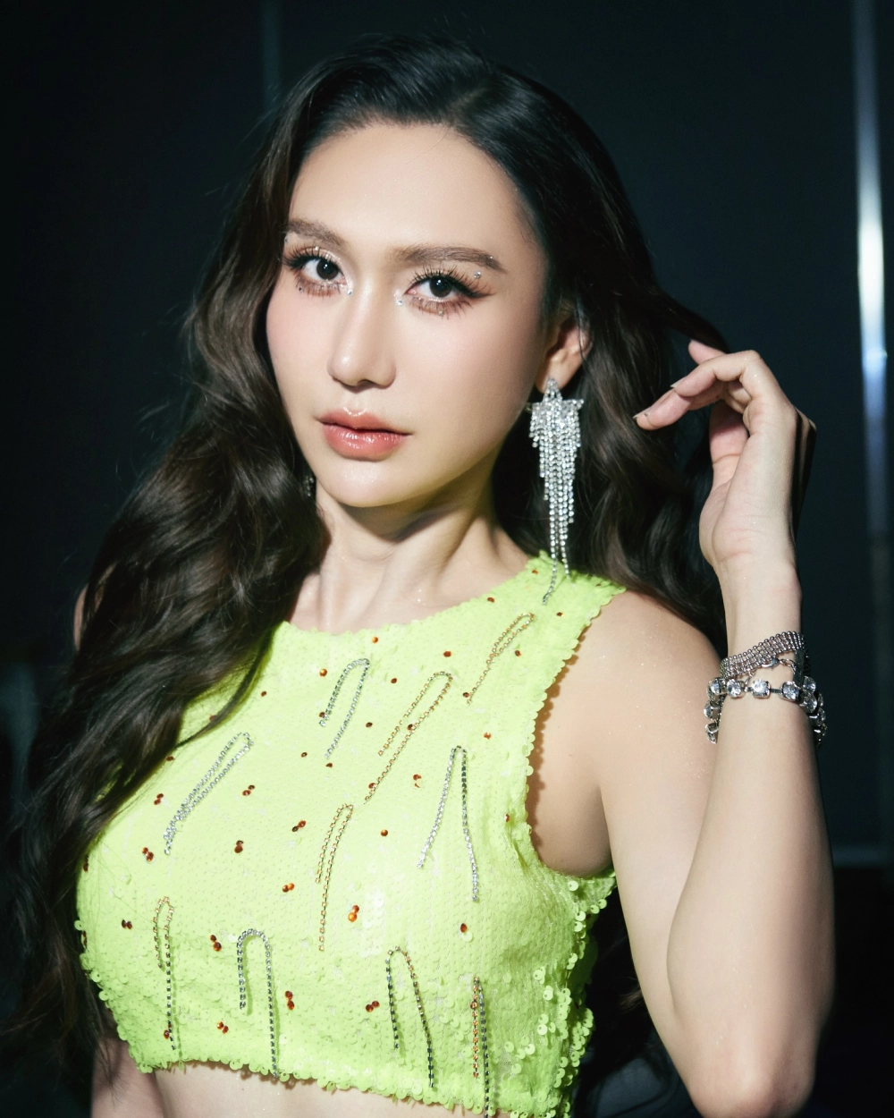 Hình ảnh gái 2k5 sắc nét chi tiết nhan sắc tự nhiên 