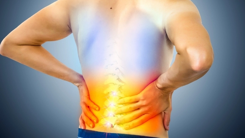 Đau lưng là một tình trạng phổ biến, có thể gặp ở mọi lứa tuổi