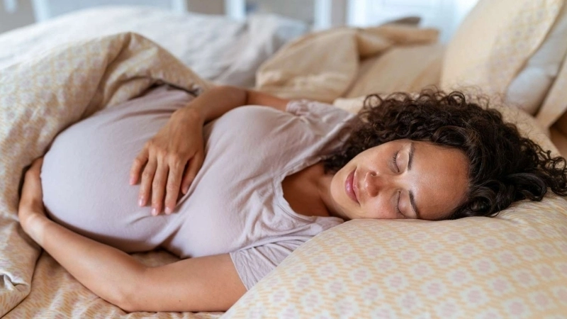 Thay đổi tư thế nằm đúng cách giúp chuyển dạ nhanh hơn