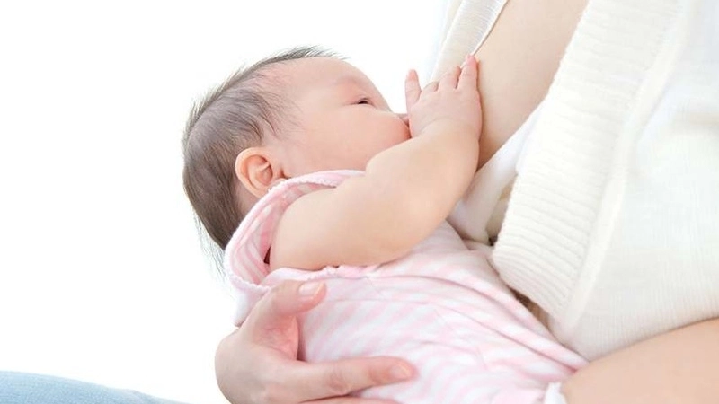 Nguyên nhân khiến mẹ sinh mổ chậm có sữa
