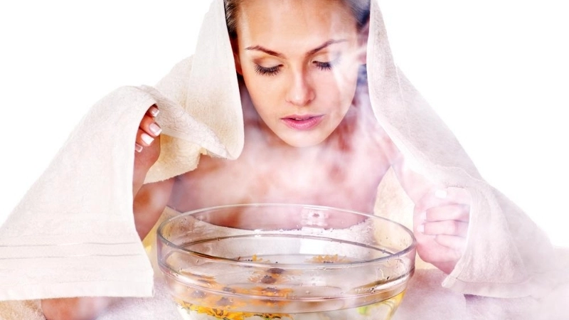 Mẹo dân gian làm đẹp sau sinh là xông hơi thảo dược