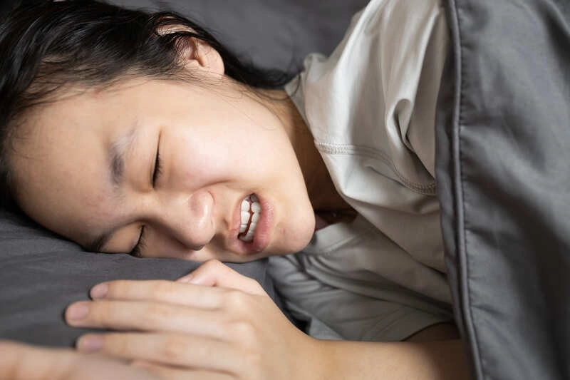 Stress là một nguyên nhân lớn gây nghiến răng