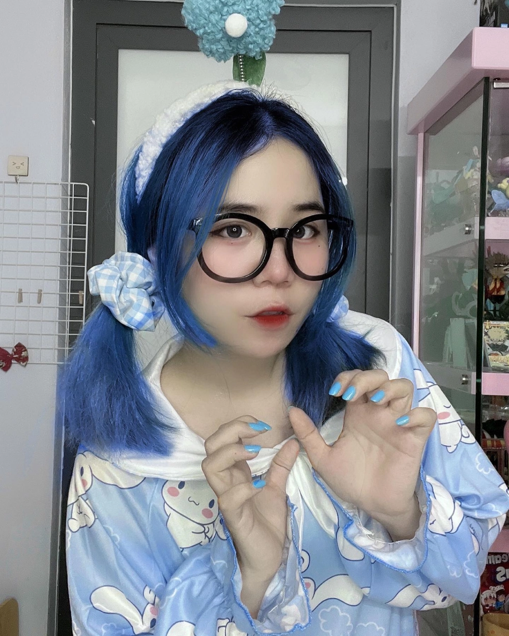 Mở Chị Mèo Simmy để xem ngay những video siêu vui