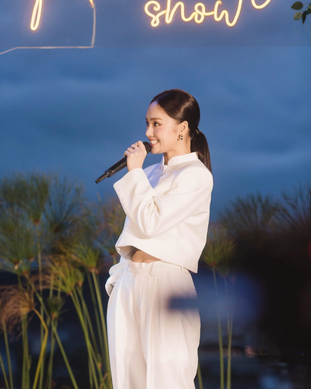 Cảm nhận anh đang nơi đâu Miu Lê qua giọng hát ngọt ngào