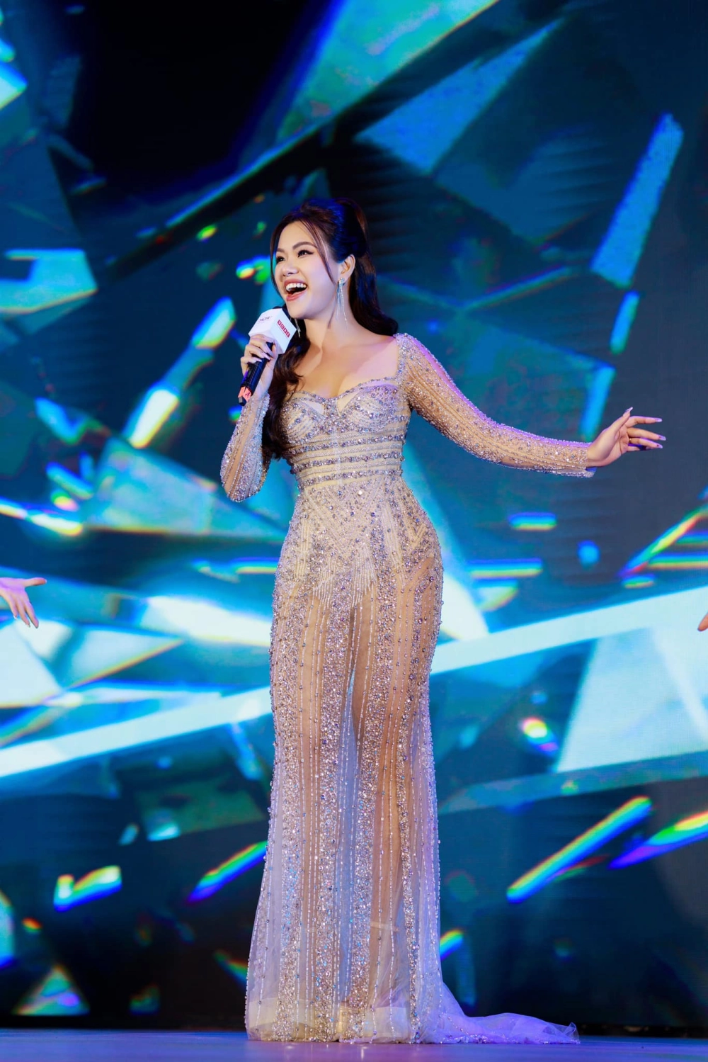 Thả hồn theo giai điệu trong karaoke Phương Vy chuẩn chất giọng