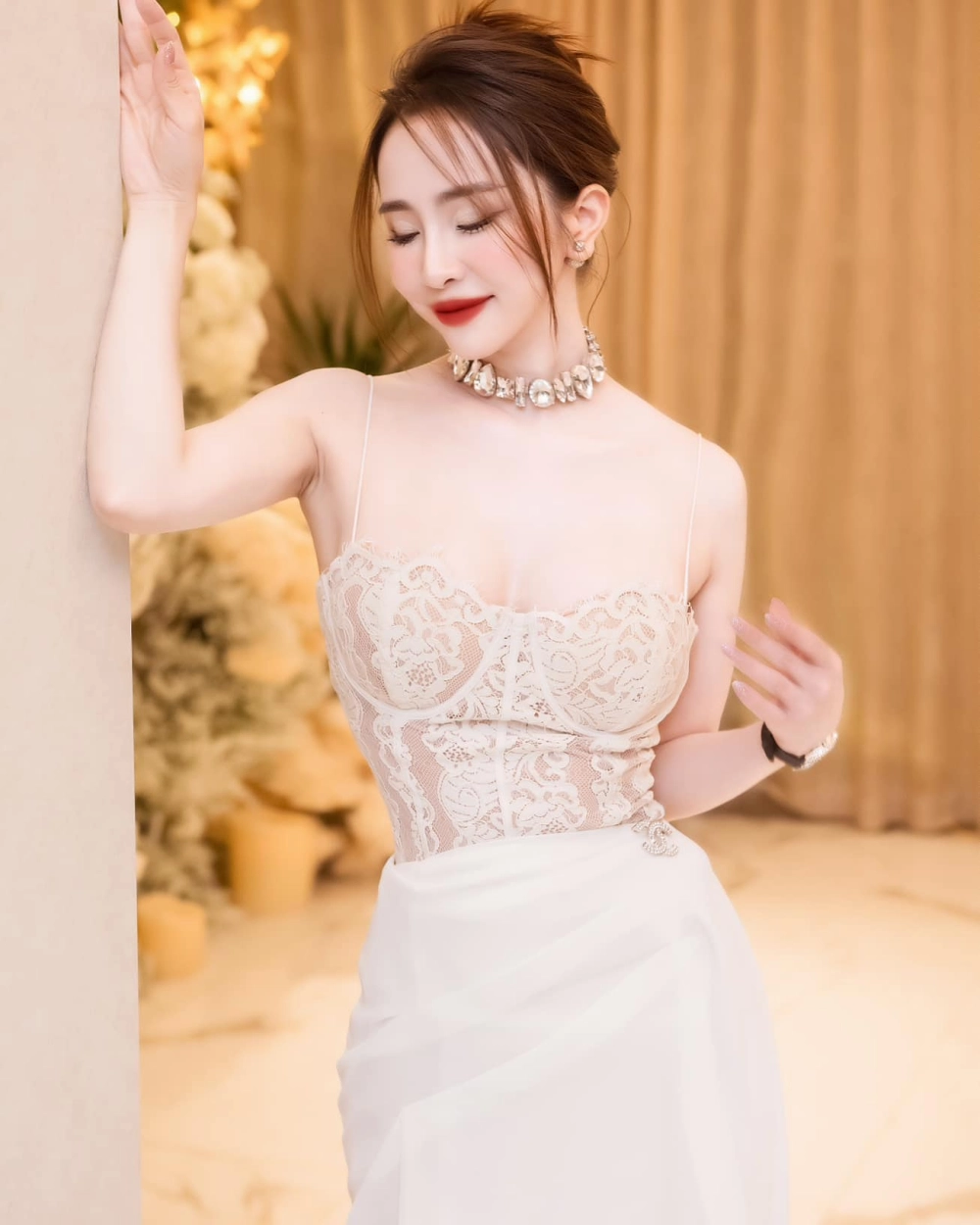 Download ảnh hot girl Trung Quốc thần thái cổ điển 