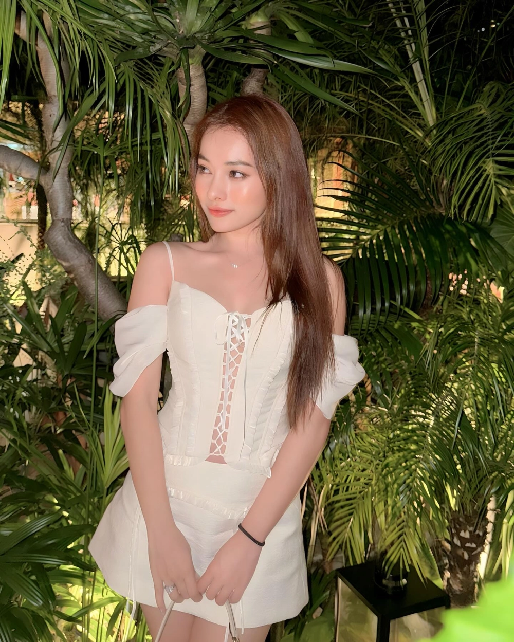 Sara Lưu sinh năm 1993 cung Song Ngư đầy cảm xúc 