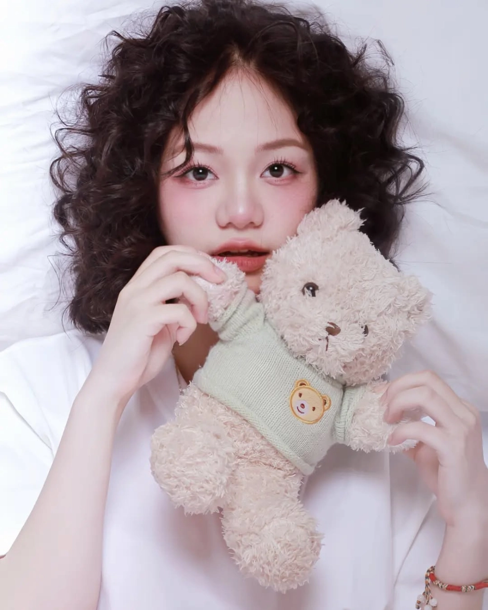 Lời bài hát thanh ngọc hãy buông tay em gợi lên những cảm xúc sâu sắc về tình yêu và sự hy sinh