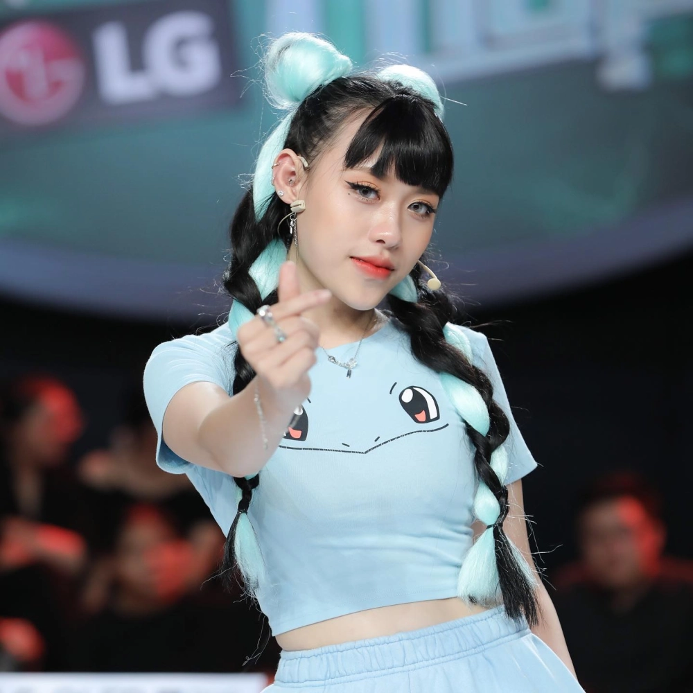 Hình nền Trà Đặng thời thượng làm đẹp màn hình 