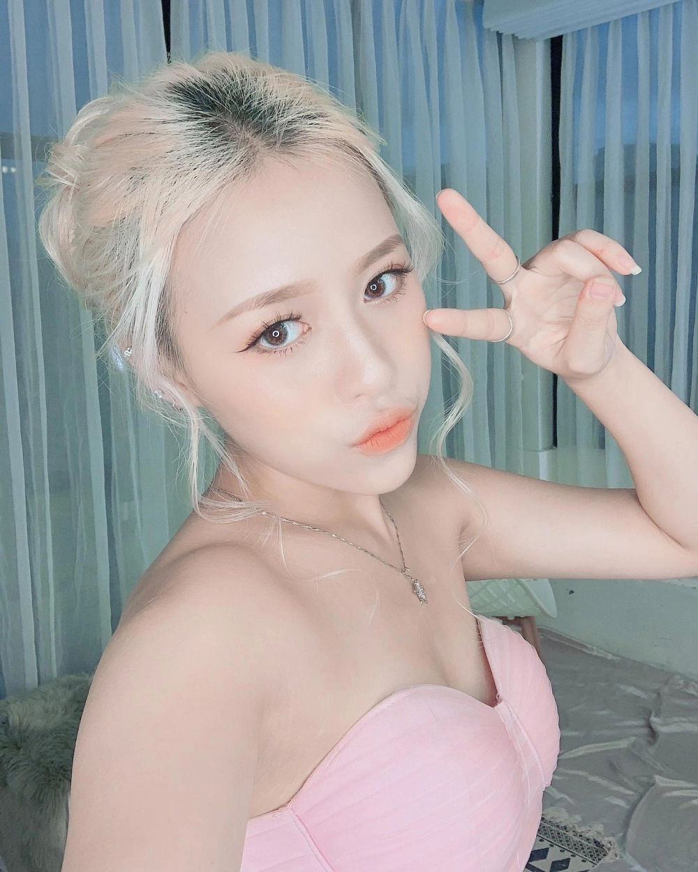 Trà Đặng ngầu phong cách cá tính trong video TikTok 