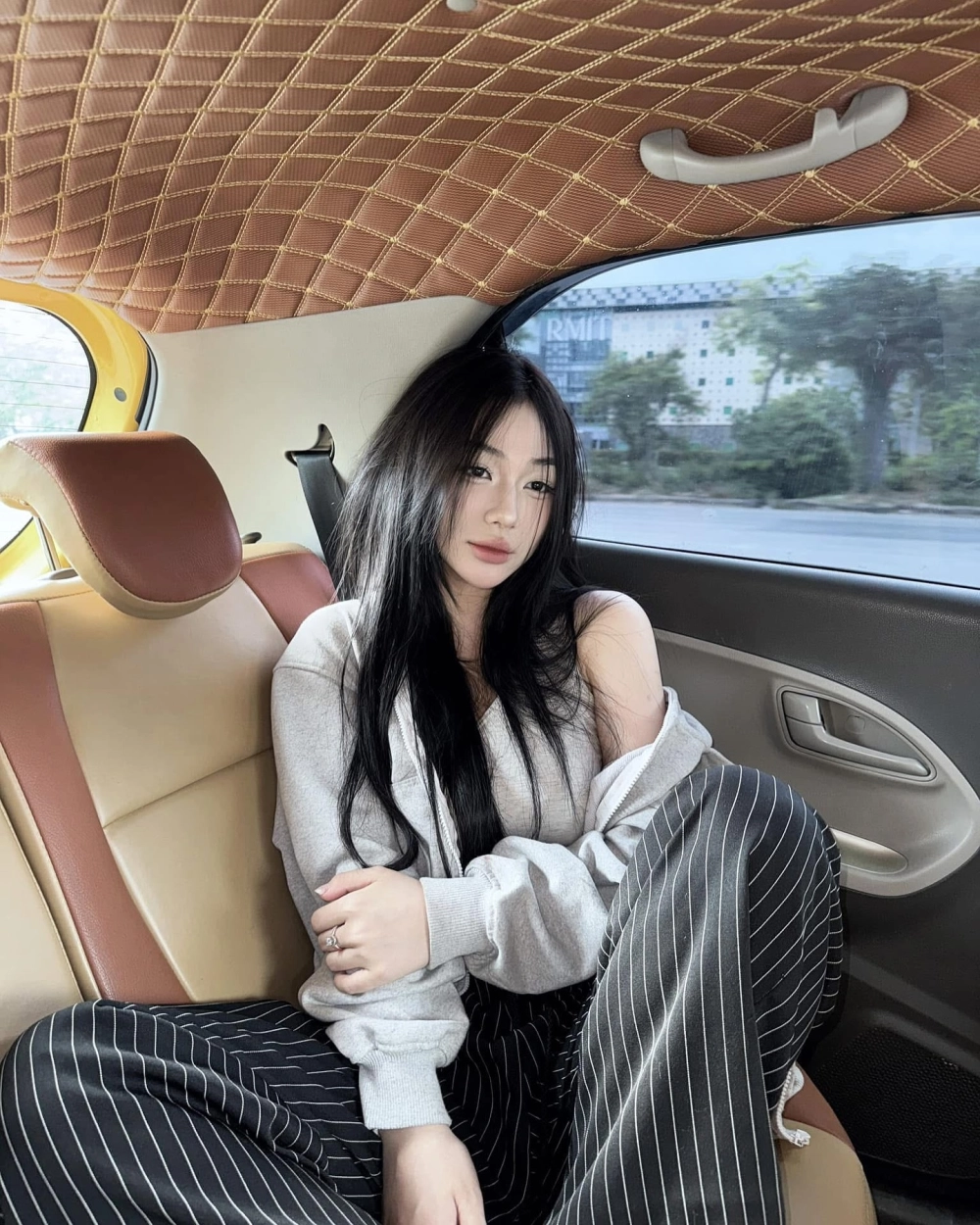 Trần Hà Linh 700 đô drama gây tranh cãi mạng xã hội 