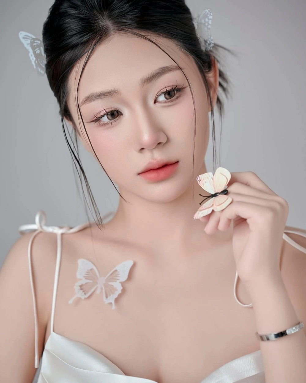 Trần Hà Linh là ai hoa khôi Ngoại Thương nổi tiếng 