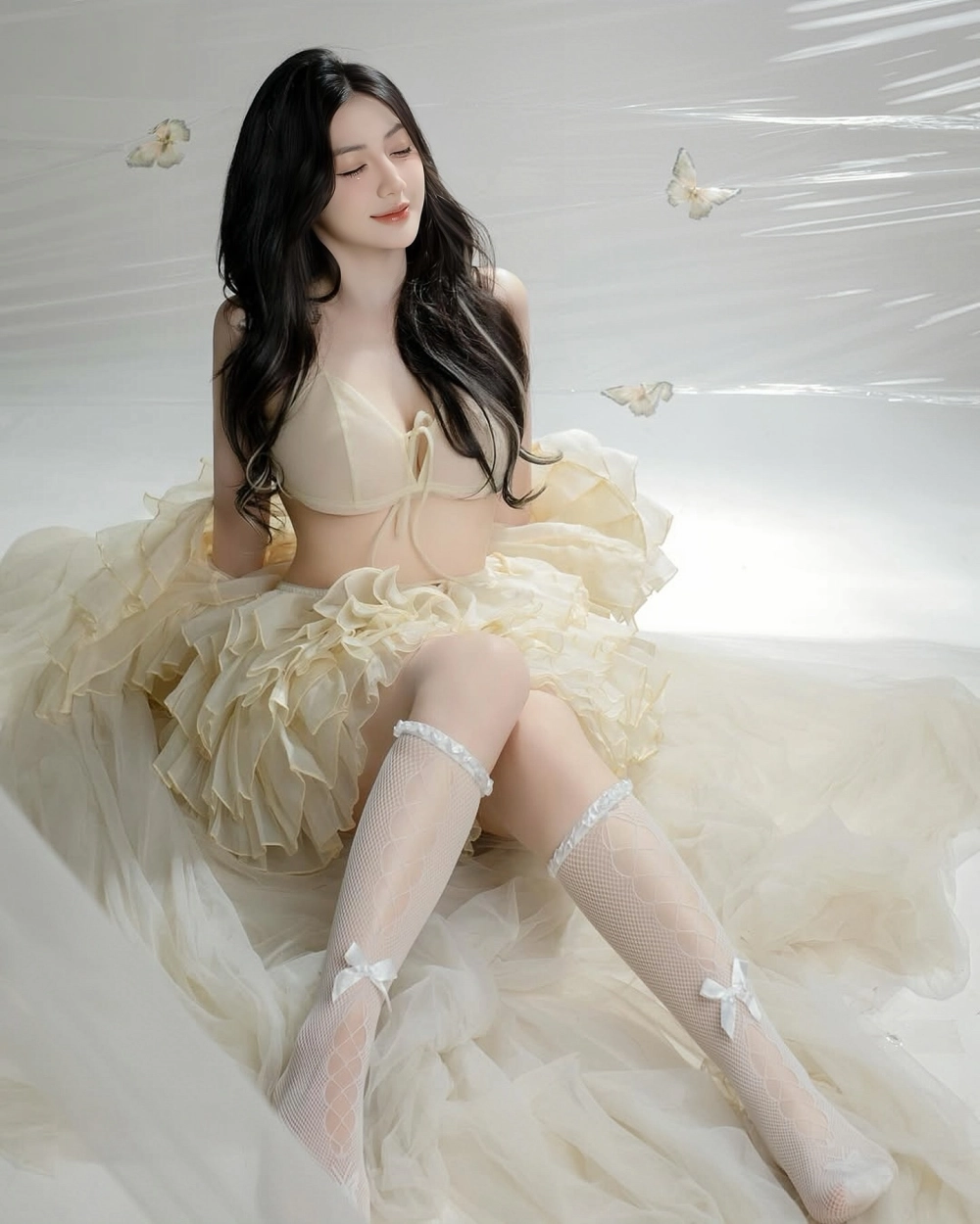 Trần Hà Linh thằn lằn bám kính video sáng tạo vui nhộn 