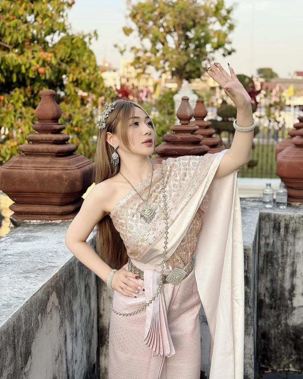 Trần Hà Linh bị đánh drama tình cảm gây sốc 