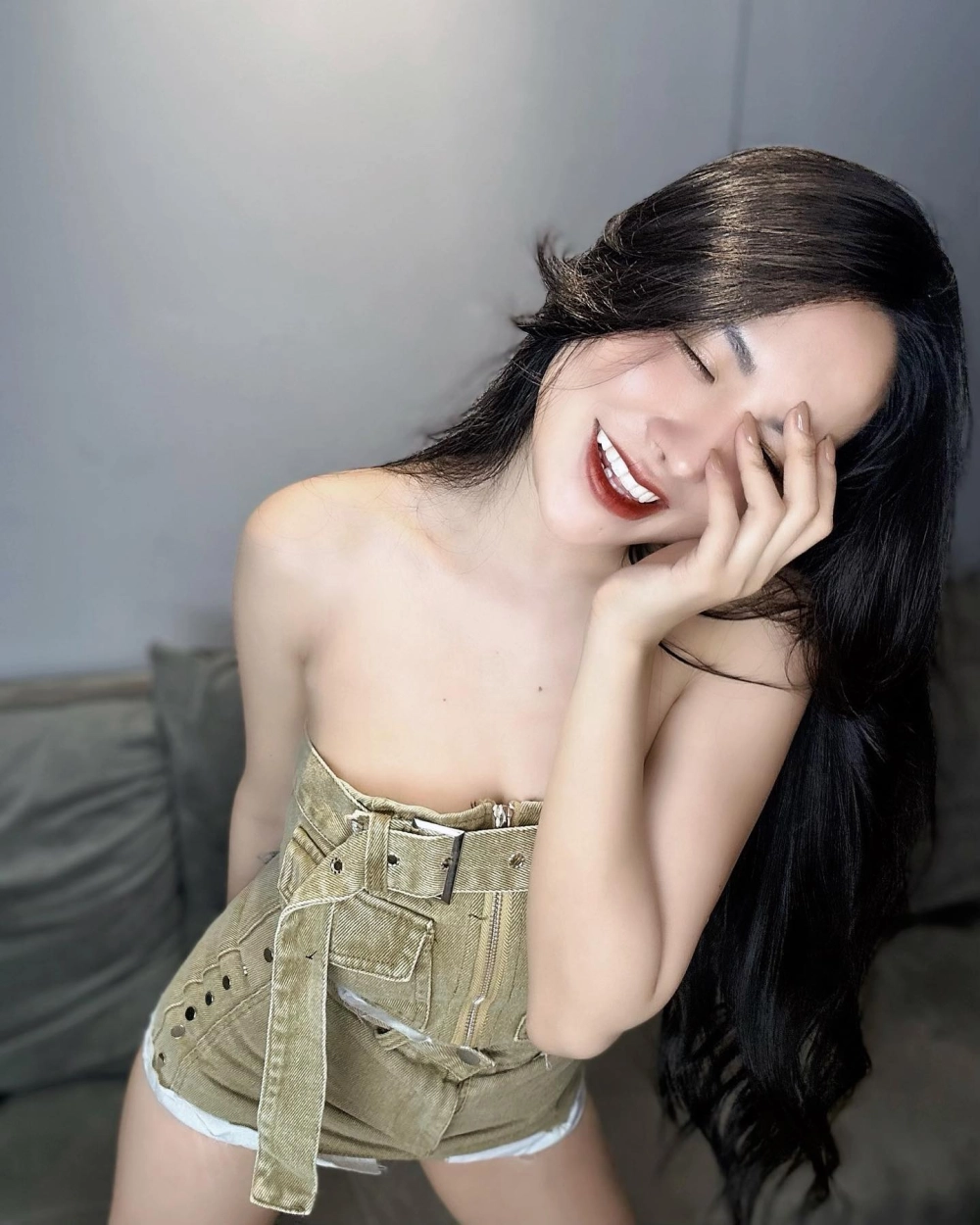 Người xinh gái nhất Việt Nam thần thái cuốn hút 