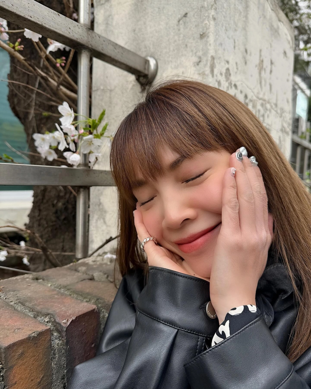 Yến Nhi TikTok chia sẻ âm nhạc và makeup triệu lượt xem 