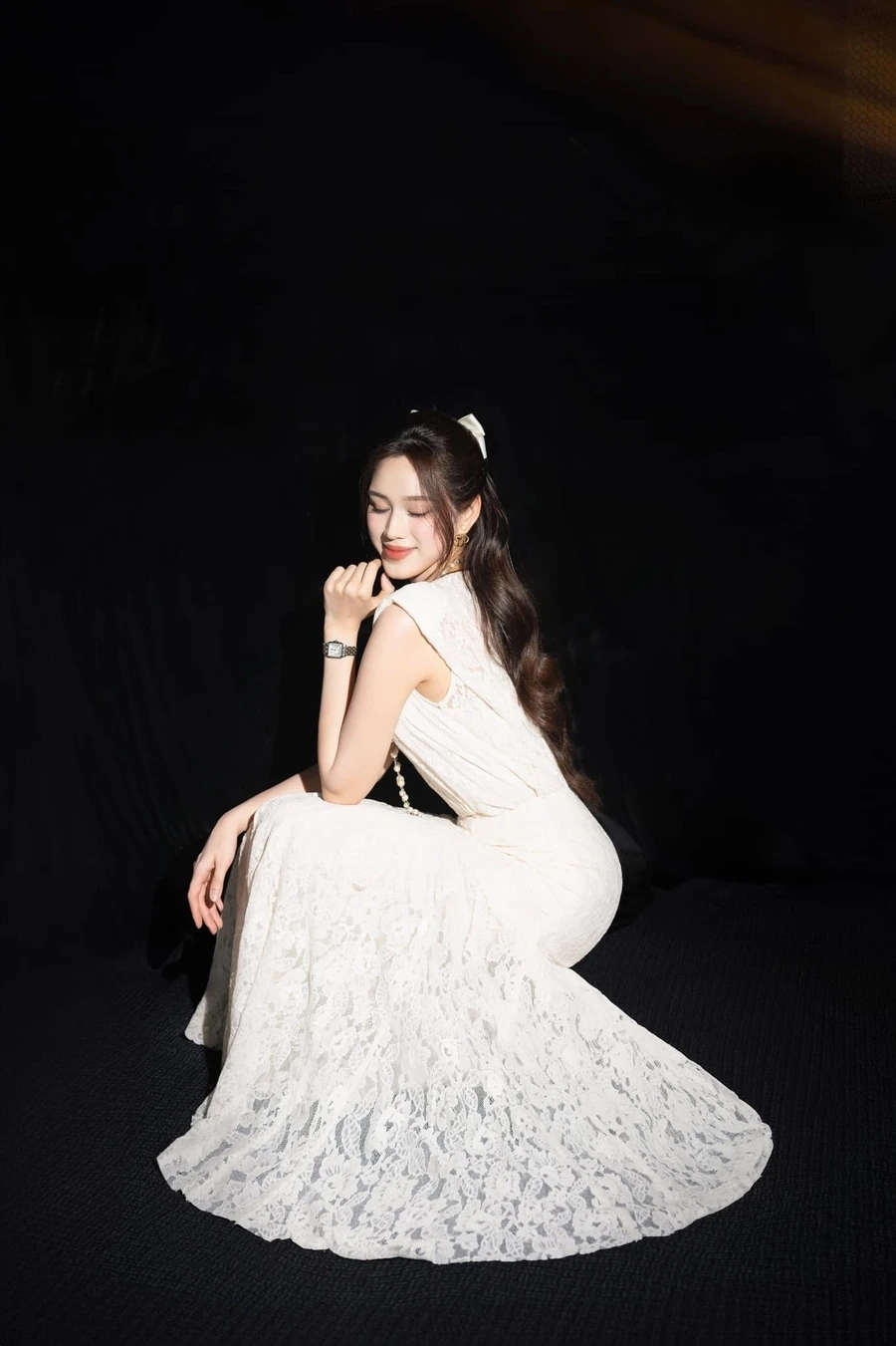 Ảnh hoa hậu Đỗ Thị Hà rạng ngời trong tà áo dài truyền thống