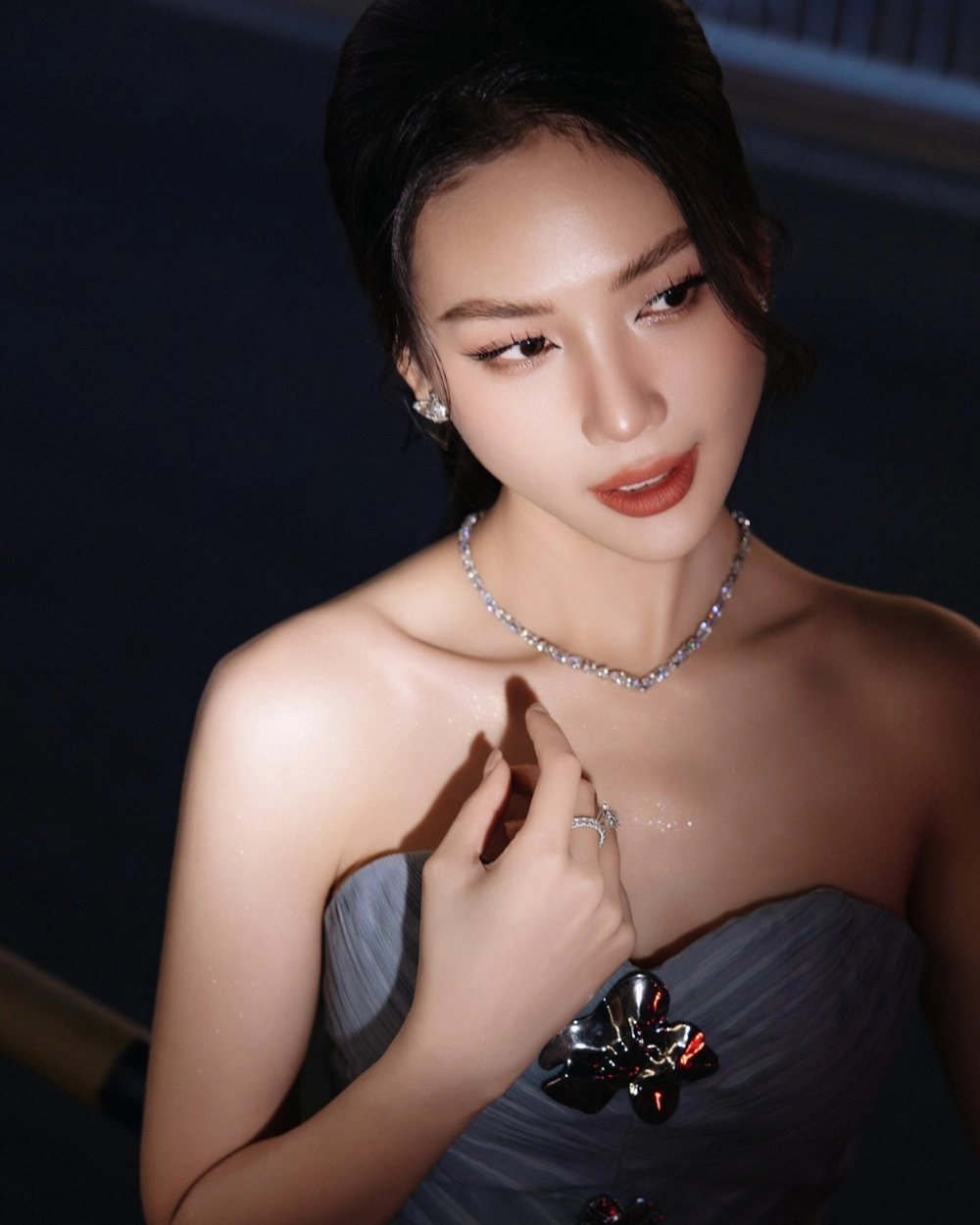 Hình ảnh gái xinh lớp 10 với vẻ đẹp ngây thơ và dễ mến