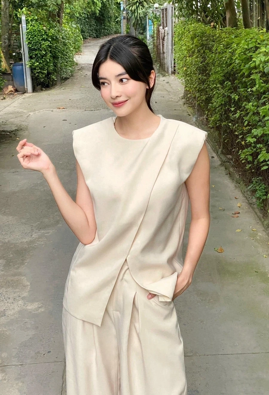 Cao Thái Hà cảnh hôn trong Bán Chồng gây sốt khán giả