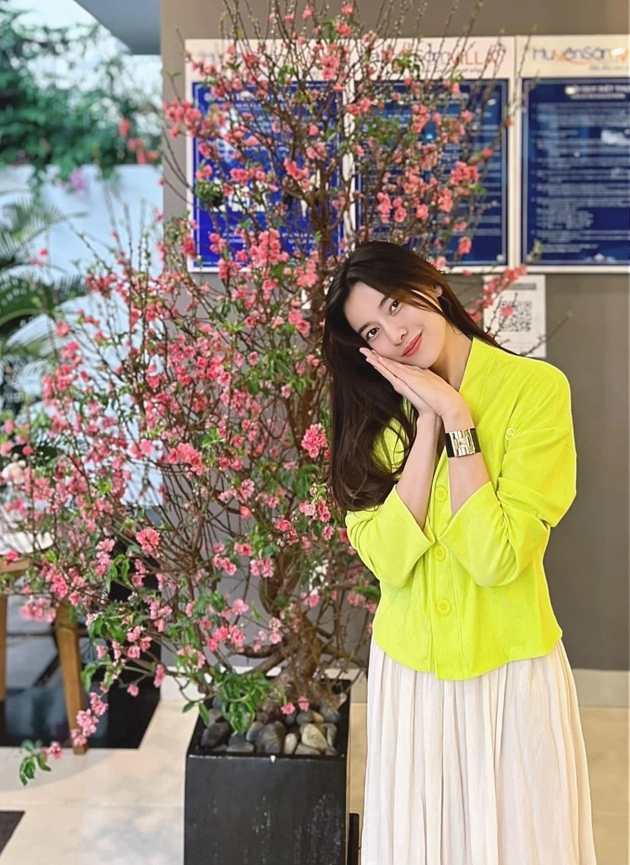 Cao Thái Hà trong Hậu Duệ Mặt Trời vai trung úy Minh Ngọc