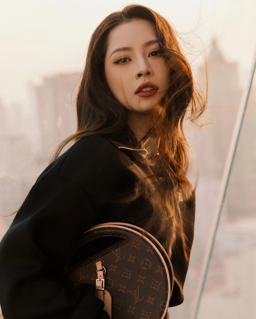 Chi Pu instagram @chipupu 4.9 triệu follow ảnh thời trang nghệ thuật 