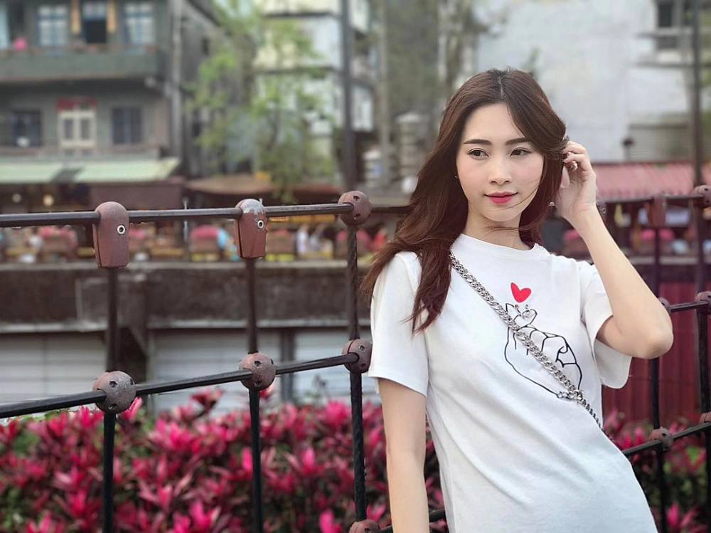 Đặng Thu Thảo Hoa Hậu Đại Dương 2014 ly hôn hiện làm mẹ đơn thân 