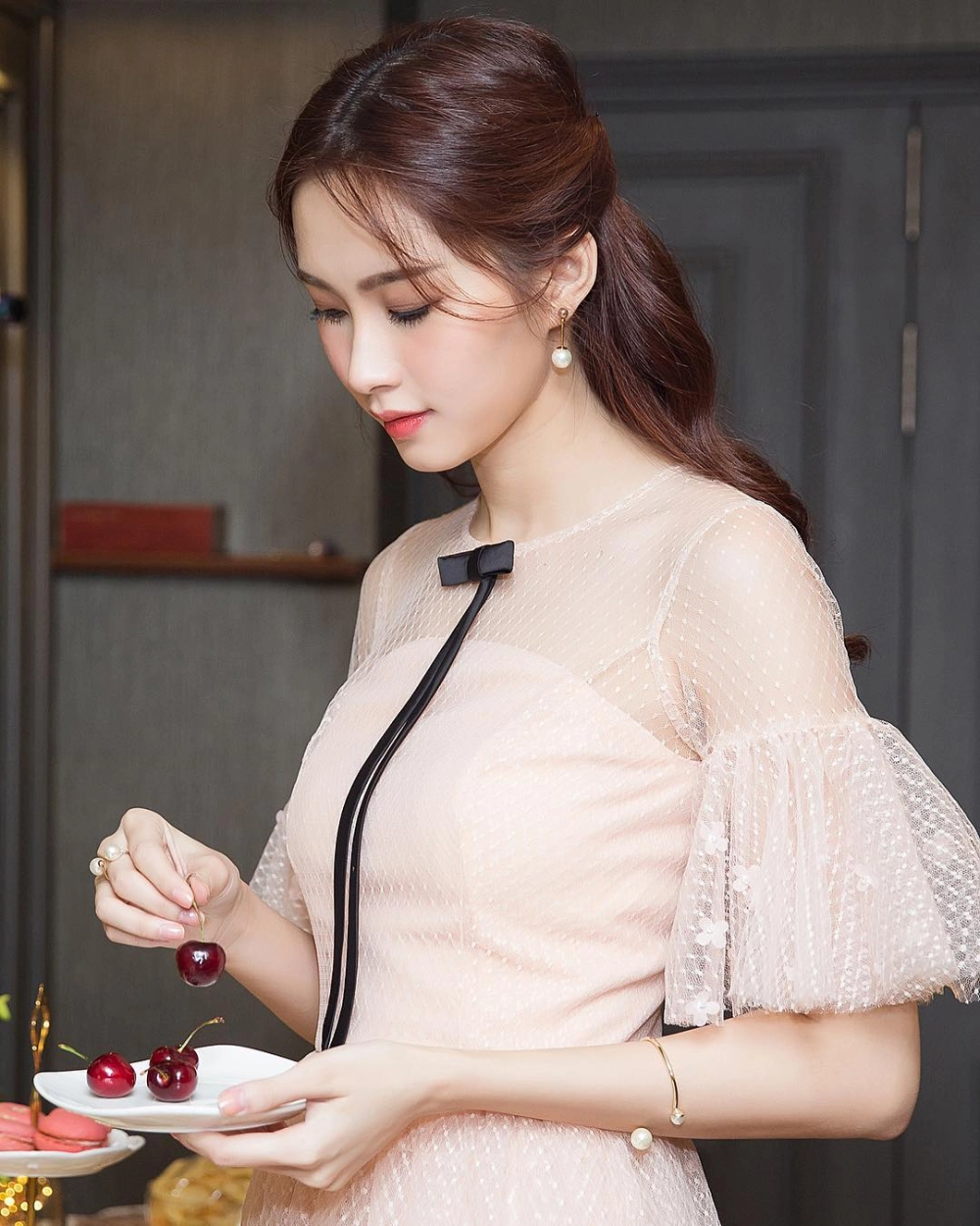 Diễn viên Đặng Thu Thảo Hoa Hậu Đại Dương đóng Hồn Lụa Mỹ Nam Kế 