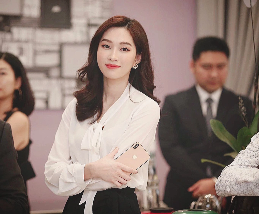 Đặng Thu Thảo Hoa Hậu Việt Nam 2012 biệt danh Thần Tiên Tỷ Tỷ 