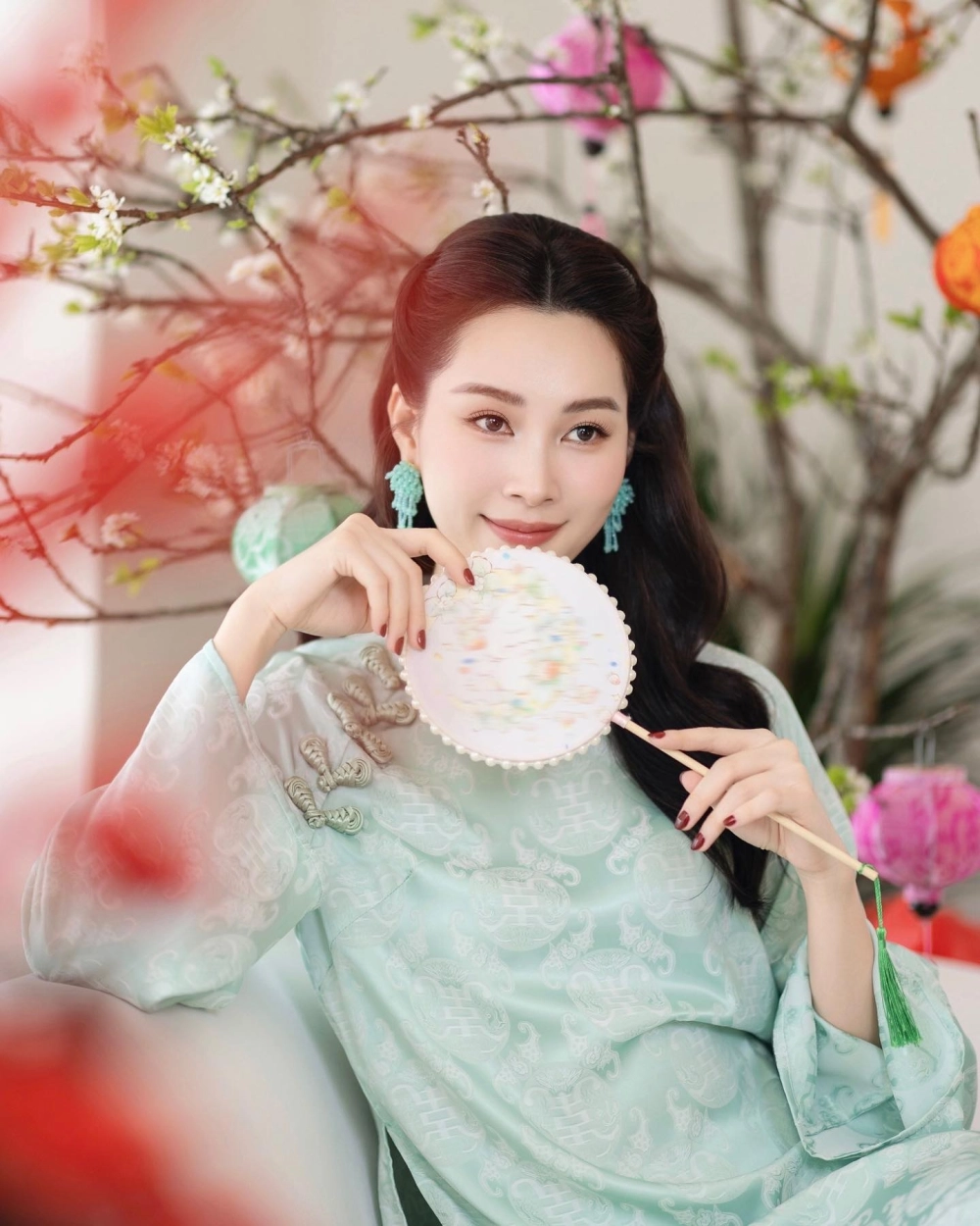 Hoa Hậu Đặng Thu Thảo mới nhất sinh con thứ 3 năm 2024 