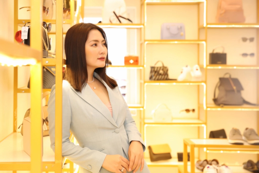 Nhà của diễn viên Ngọc Lan ngập hoa, ấm áp bên con trai