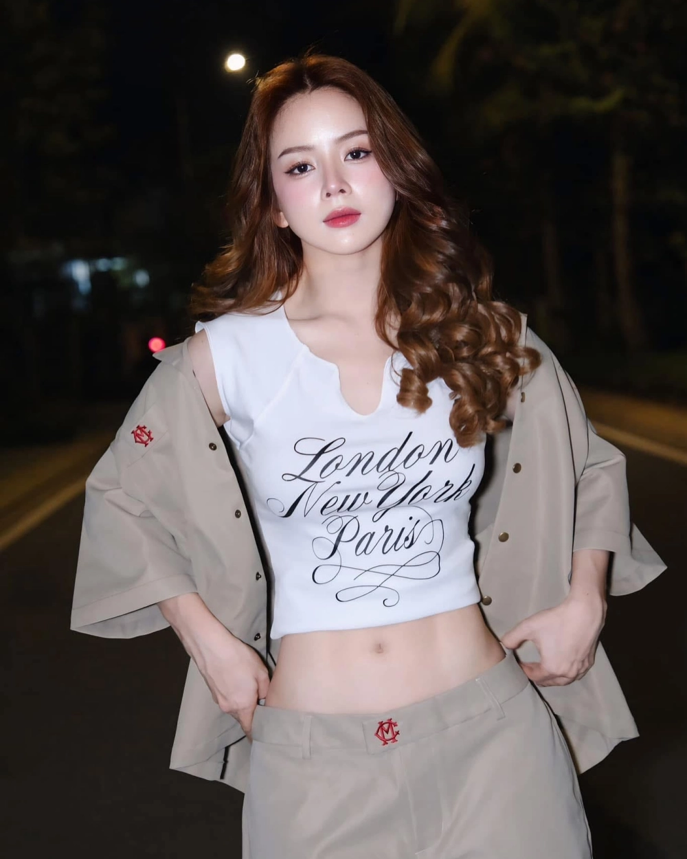 DJ Mie chiều cao 1m60 thân hình nóng bỏng phong cách công chúa 