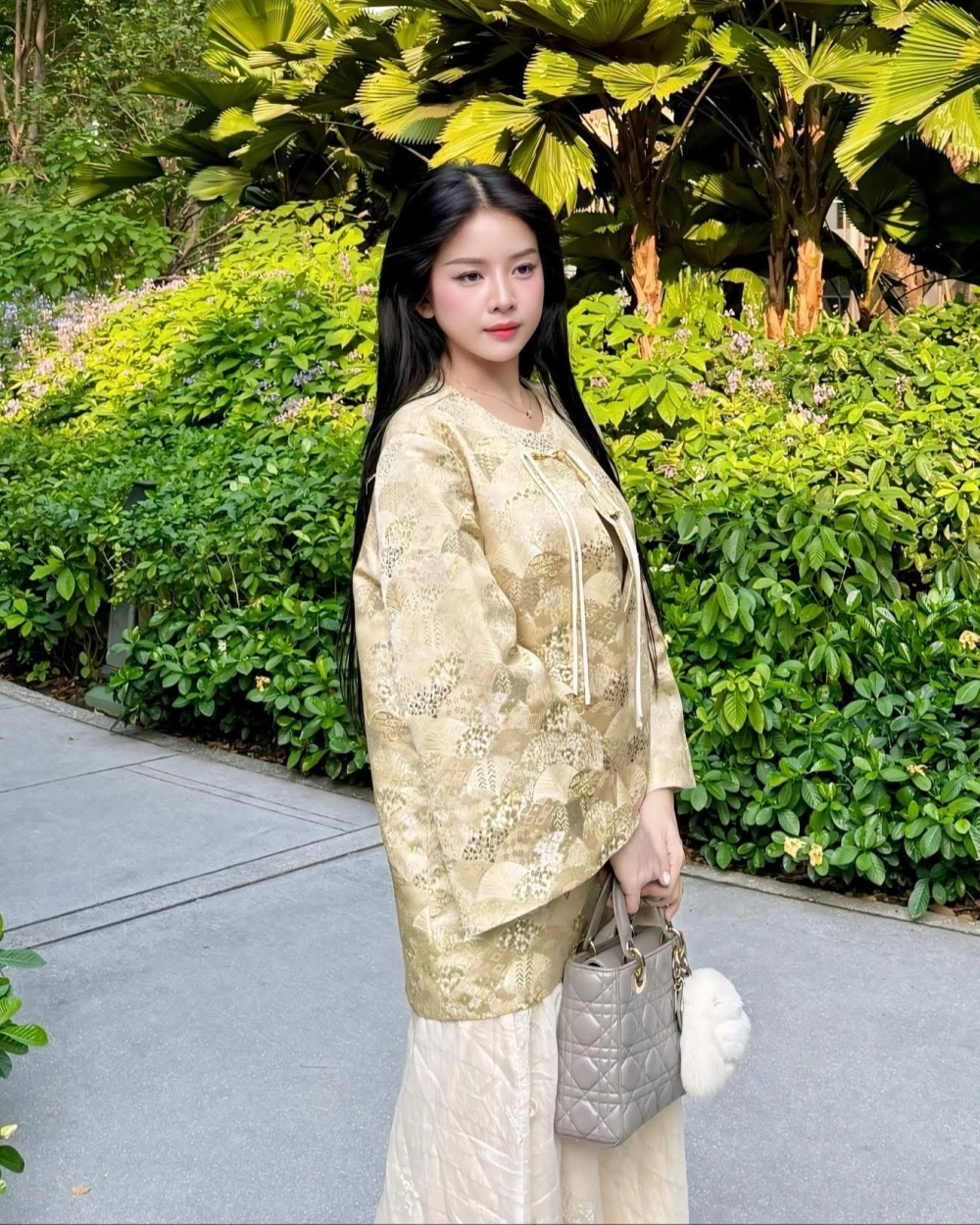 DJ Mie cao bao nhiêu 1m60 vóc dáng quyến rũ cân đối 