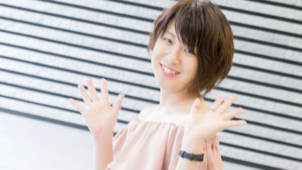 Gái xinh Nhật Bản lãng mạn dưới hoa anh đào rực rỡ