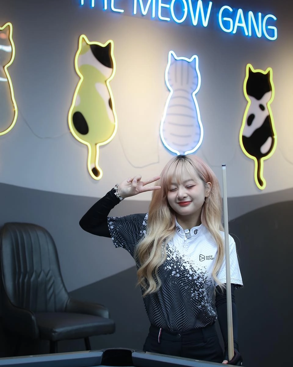 Gấm Kami cao bao nhiêu khoảng 1m55 vóc dáng nhỏ nhắn 