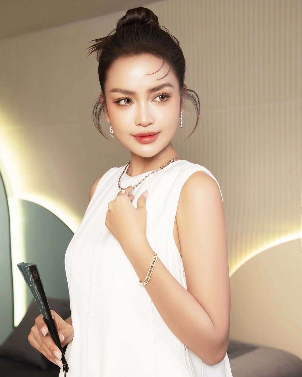 Hoa Hậu Ngọc Châu ở Tây Ninh sinh ra lớn lên tại vùng quê nghèo 